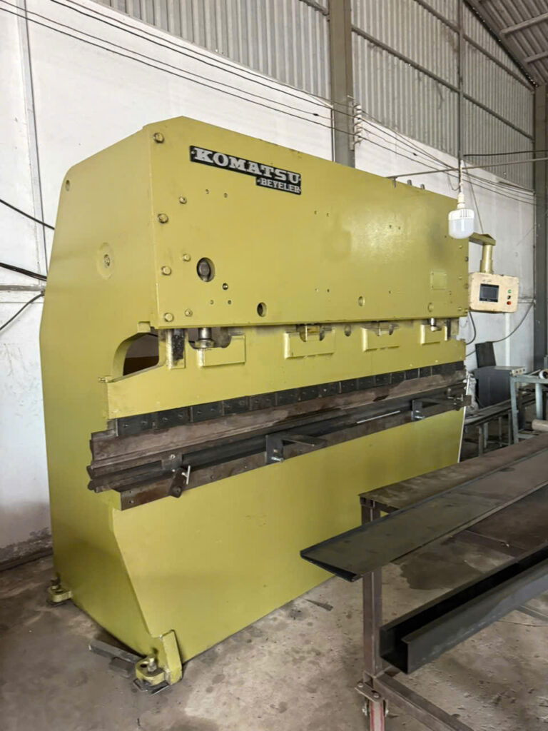 Máy chấn CNC tạo hình thang máng cáp