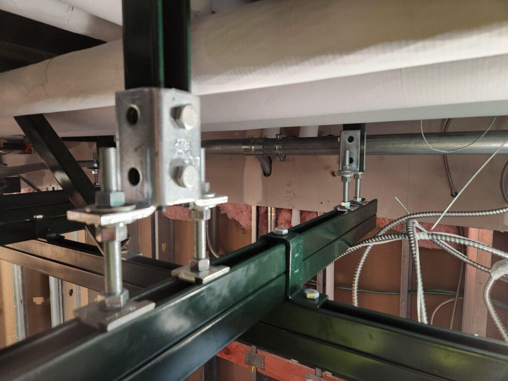 Thanh Unistrut kết hợp ty ren cho hệ treo M&E